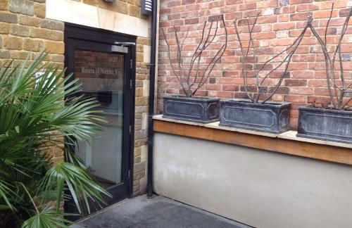 Rooms @ Number Six - Photo 24