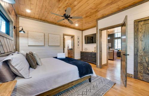 Serene Broken Bow Cabin with Hot Tub and Fire Pit! - Photo 14