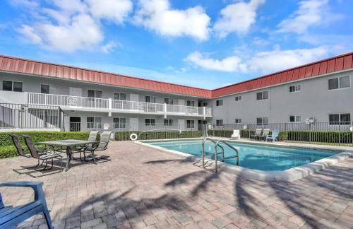 Stylish Hideaway Pool Downtown Boca - Photo 24