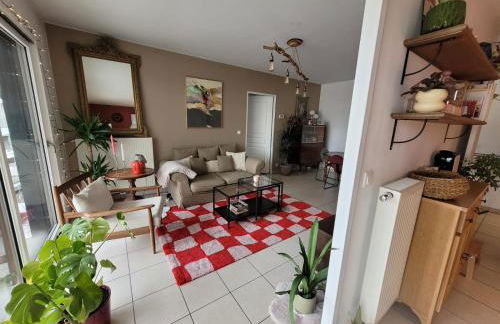 Gerland T2 standing - balcon - parking privé souterrain - Foto 1