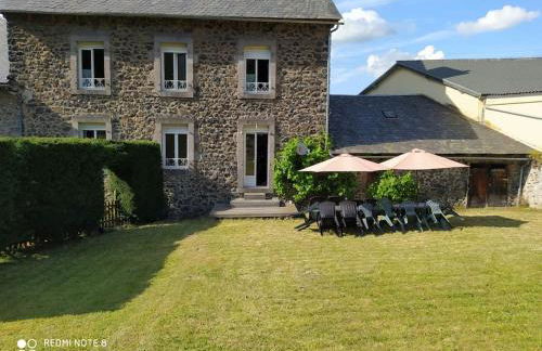 Gite au sein du Parc des Volcans d'Auvergne, tous commerces à pied - Photo 1