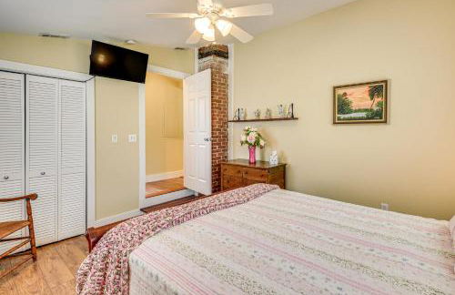 1 Block to Crescent Lake Charming Home with Porch! - Foto 18