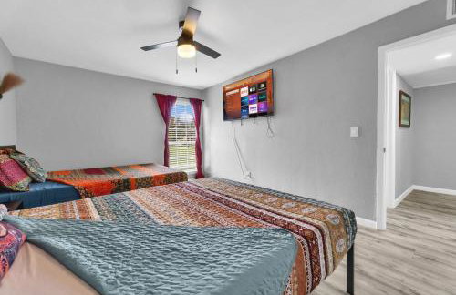 Spacious 2BR Condo close to Restaurants and Nightlife with WiFi - Foto 17