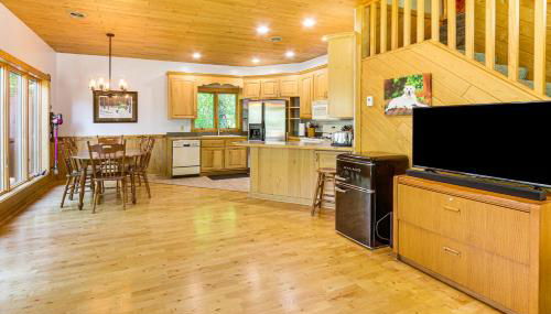 Lakefront Tower Home with Shared Dock! - Foto 5