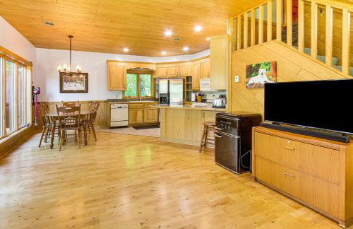 Lakefront Tower Home with Shared Dock! - Foto 5