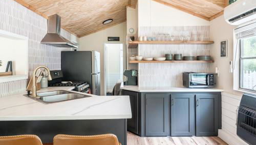 Mountain View Bungalow Near Breweries, Trails, Pool and Waterfalls - Foto 3