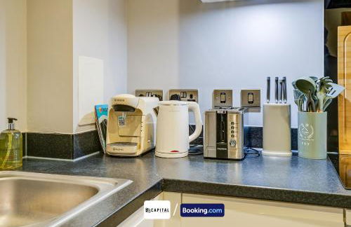 Last-Minute Secure l Sleeps Up to 8 l 2 Bedroom Apt By Capital Retreats Short Lets & Serviced Accommodation London With Balcony, Free WiFi - Foto 11