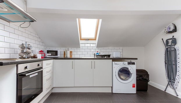 Kings Court - Photo 3, Room