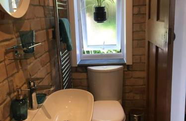 Cwtch, cozy studio, private, separate entrance. - Photo 19