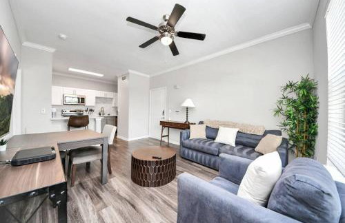 LUX Resort Inspired 2BR Near Houston Pool Gym - Foto 5