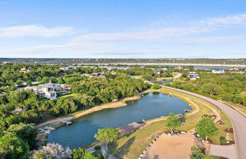 Lake Travis Retreat - 5BR with BBQ & Pickleball - Foto 41