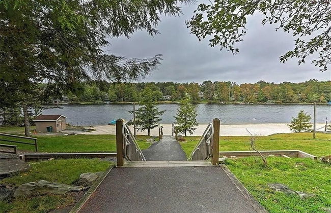 Poconos Chalet Newly Renovated, Great Location 4 Bedroom Home by RedAwning - Foto 40