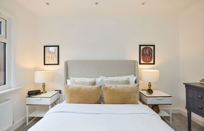 The Shepherd s Bush Wonder - Trendy 4bdr Home With Garden Terrace - Photo 20