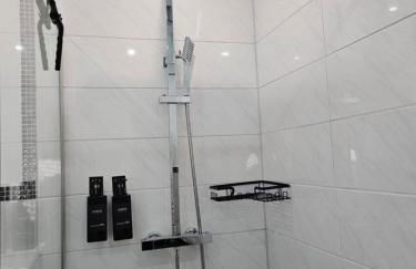 Modern Homes - Voll ausgestatte Wohnung - Balkon - Hotelbetten - 4K TV - WLAN - Foto 61