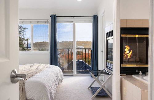 Rare 2BR Modern Urban Escape Free Parking - Foto 25