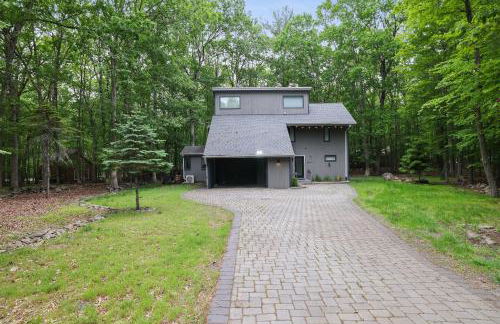 Luxurious Poconos Retreat - Hot Tub, Sauna, Games - Foto 7