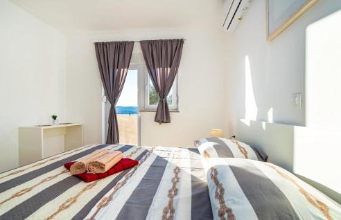 Awesome Home In Modric - Photo 39