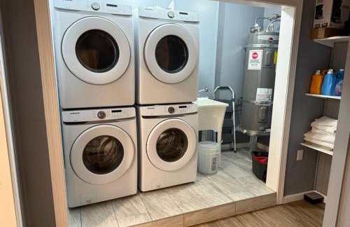 Stylish Remodeled 23 Large beds Near Elvis Presley - Foto 43