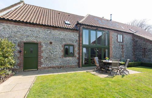 Long Barn, Rookery Farm - Photo 2