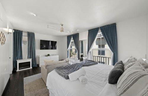 City Lights and Rooftop Nights by Rather Be Properties - Foto 11