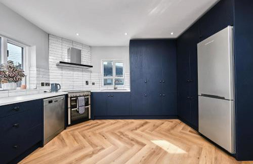 Exclusive Offers l Last-Minute Stay l Sleeps Up to 6 l Conveniently located near town Centre l restaurants l and local attractions l It offers easy access to the stunning Causeway Coast l Coleraine Hideout l WeStayBelfast - Foto 10