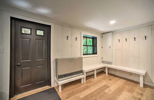 Sleek Cabin with Deck, 8 Miles to Mount Snow and Hikes - Foto 14