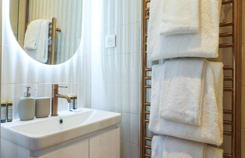 Garden Suite Suresnes 5 persons 2 BR near La Defense - Foto 16