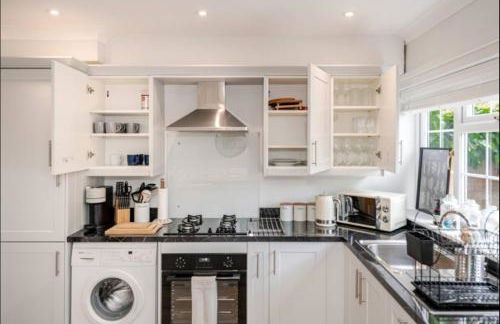 Modern Coastal Retreat, HotTub, Fire Pit, Pets welcome - Photo 9