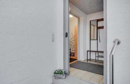 FEWO-LAVEES moderne zentrale FeWo nahe OMV Wacker Kliniken Burg -Eigener Eingang-Schlüsselloser Check in - Foto 41