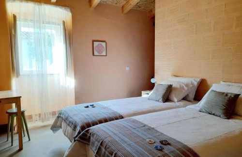 StoryHouse33 - Casa com histórias, pátio e jacuzzi - Foto 22