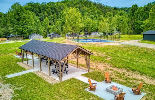 The Chalet At Greenbriar Creek - Pickleball Court, Creek, WIFI, Mountain Views, Starting at 79" - Photo 42