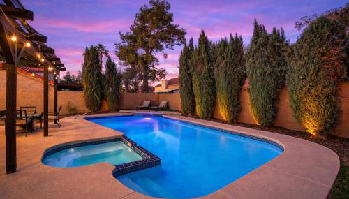 Vegas Heated Pool - Spa Oasis, 15 Min to Strip - Foto 2, Garden, sunbed