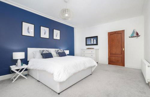 Extravagant 6 Bed Victorian Townhouse with Hot Tub - Photo 64