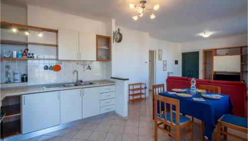 Lovely Apartment In San Costanzo - Foto 3