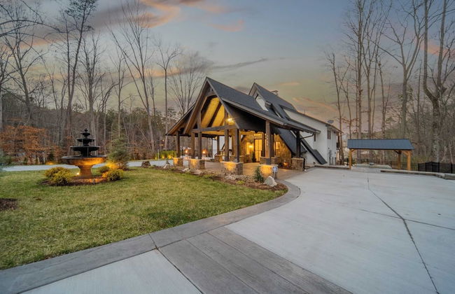 Take it to the Bank! by Avantstay New Pool + Hot Tub Sleeps 16 - Foto 23