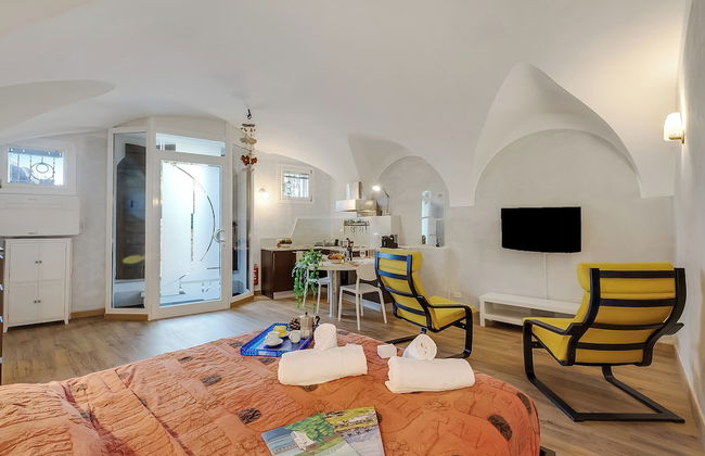 Lory's House - Photo 1