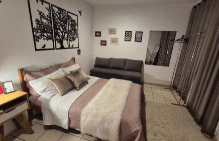 Suite climatizada, ao lado da praca principal - Foto 7