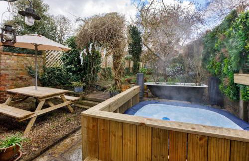 Hot Tub - Pool Table, Central - Photo 17