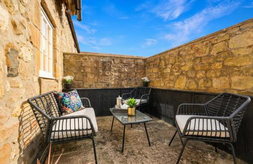 Bamburgh - Sleeps 8 - 3 Bedrooms 2 Bathrooms - Secure Garden - Dogs Stay For Free - Stunning Beach Walks and Views - Log Fire - Outdoor Seating and Eating - Off Street Parking - Quiet Rural Location - Fast Wifi - Foto 24