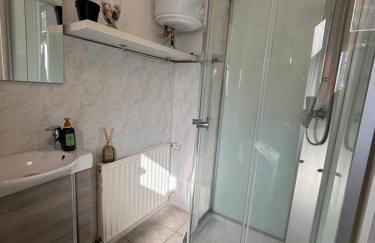 Workers Lodge für 4-14 Pers, Parkplatz, Wlan, Einzelbetten - Foto 18