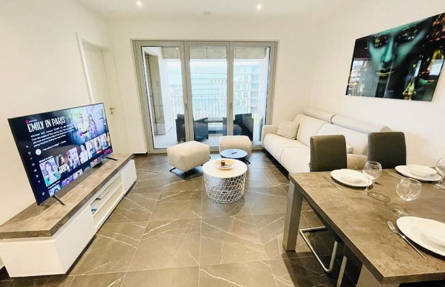 Luxury Flat with Parking & Large Terrace - Foto 13