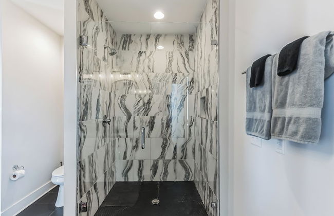 Chic Townhome for 10 W/rooftop - Foto 23