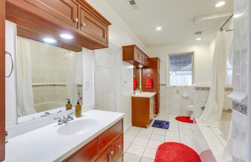 Spacious Group Retreat with Game Room in Marshall! - Foto 30