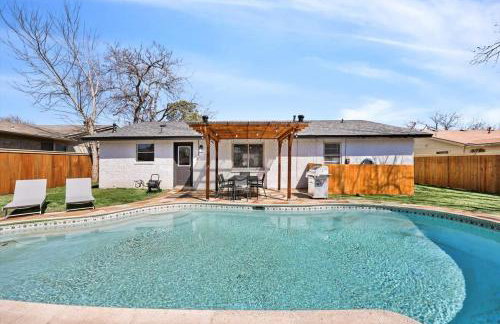 Luxury 4Bed 2Bath Hidden Gem w Backyard Oasis - Foto 26