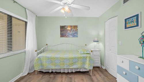 Coastal 2BR Oceanfront Escape, Steps from Sand & Pool - Foto 4