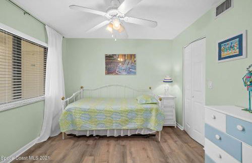 Coastal 2BR Oceanfront Escape, Steps from Sand & Pool - Foto 4