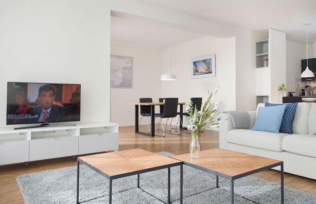 Modern Apartment Near the Beach - Photo 4