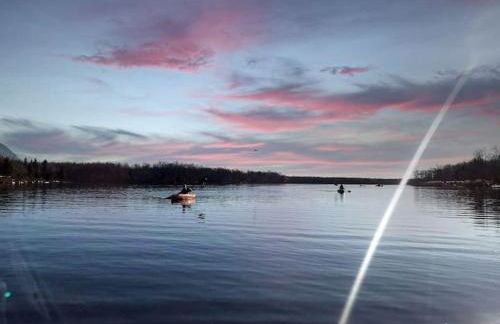 Majestic Lake Front Chalet - Foto 37