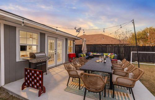 Texas Willow Ranch - Epic Luxury Retreat with Pool, Game room, Soccer, BBQ, Fire table - Foto 73