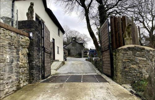 Coed Y Ddraig - themed 3 bedroom cottage, with bar & pool table - Photo 19